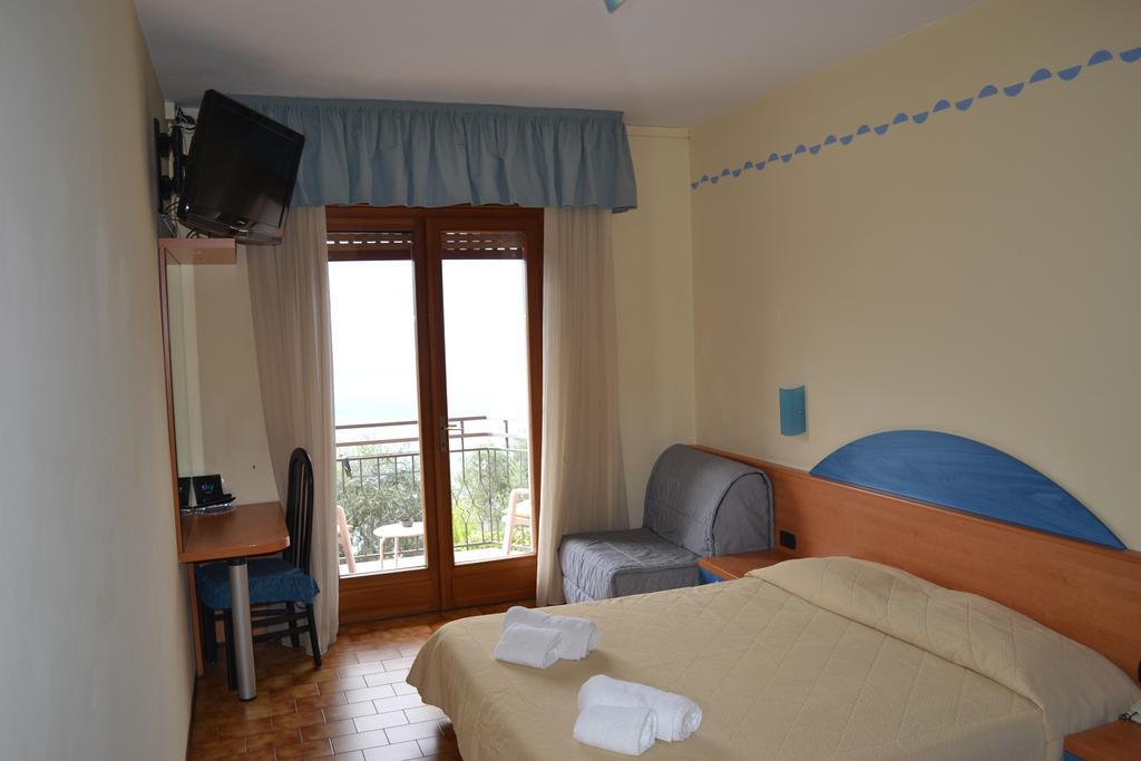 Hotel Smeraldo Brenzone sul Garda Ngoại thất bức ảnh