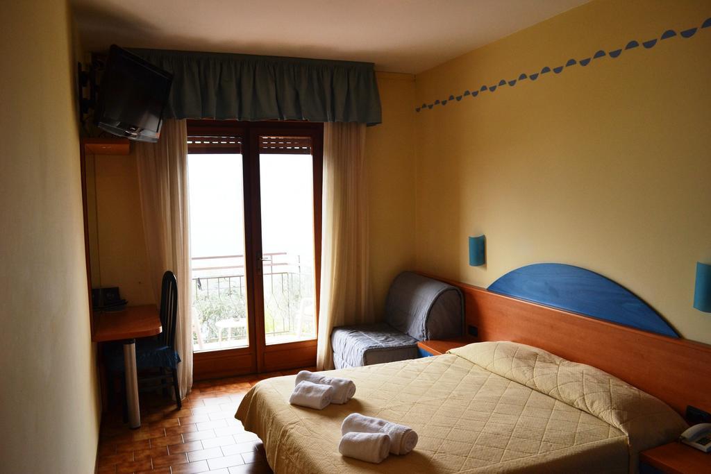 Hotel Smeraldo Brenzone sul Garda Ngoại thất bức ảnh