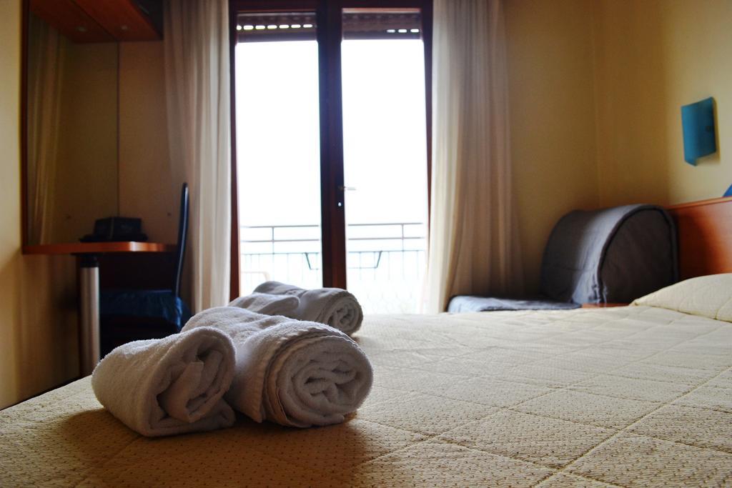 Hotel Smeraldo Brenzone sul Garda Ngoại thất bức ảnh