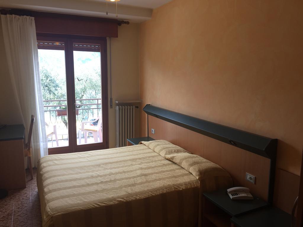 Hotel Smeraldo Brenzone sul Garda Ngoại thất bức ảnh